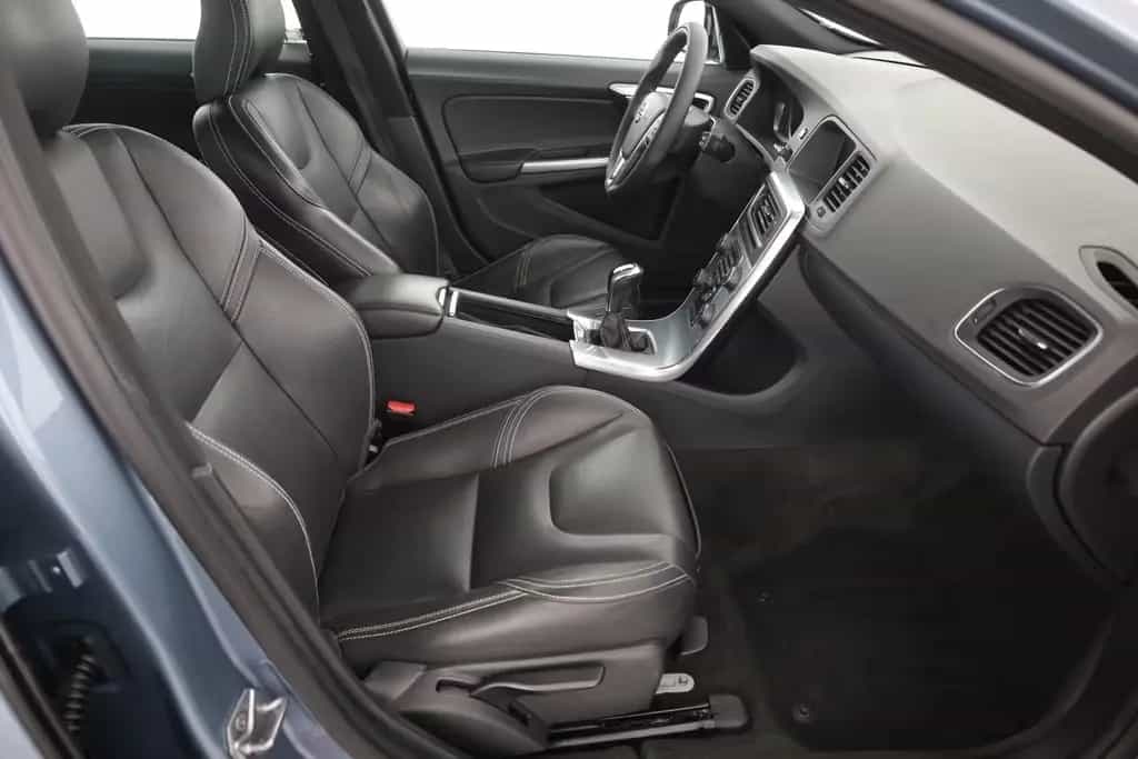 Volvo V60 Kombi 2.0 Linje Svart Bi-Xenon Navi Leder 02/2018-photo-22