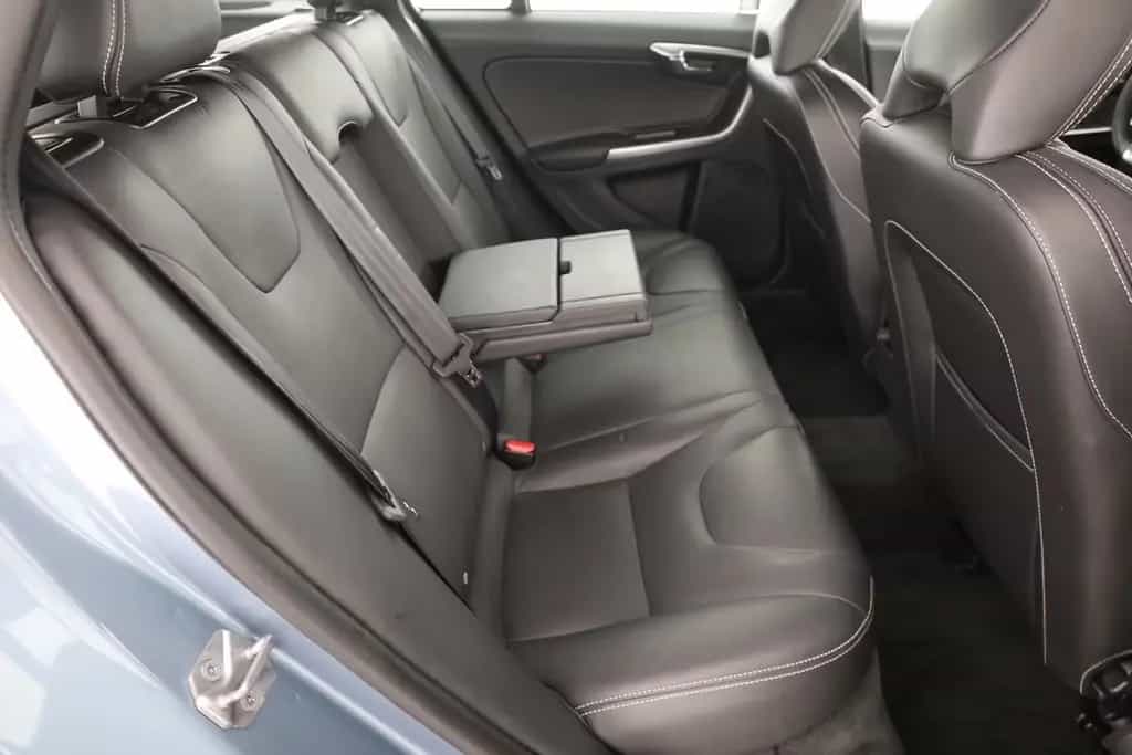 Volvo V60 Kombi 2.0 Linje Svart Bi-Xenon Navi Leder 02/2018-photo-23