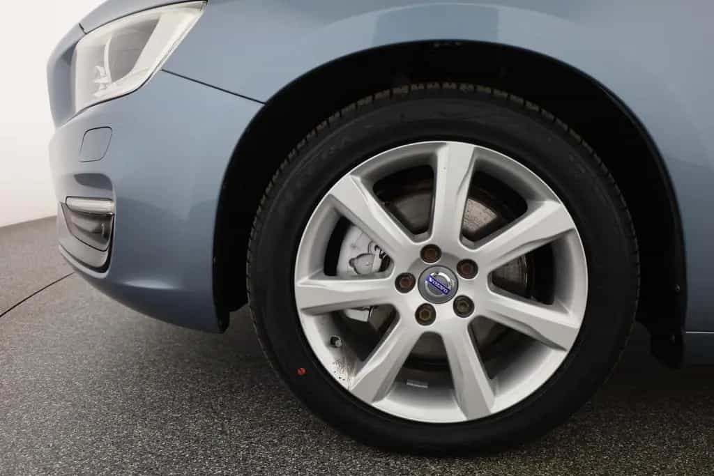 Volvo V60 Kombi 2.0 Linje Svart Bi-Xenon Navi Leder 02/2018-photo-27