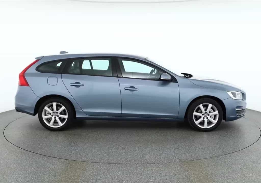 Volvo V60 Kombi 2.0 Linje Svart Bi-Xenon Navi Leder 02/2018-photo-5