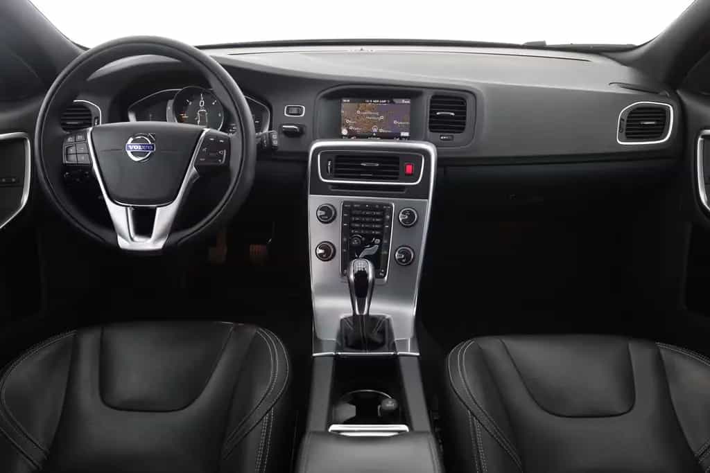 Volvo V60 Kombi 2.0 Linje Svart Bi-Xenon Navi Leder 02/2018-photo-8