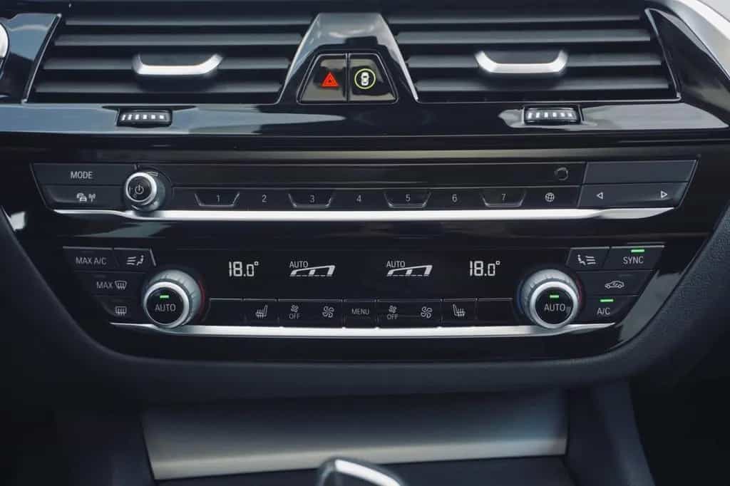 BMW 520 i Touring Parkassistent Klimaaut. Shz 10/2019-photo-18