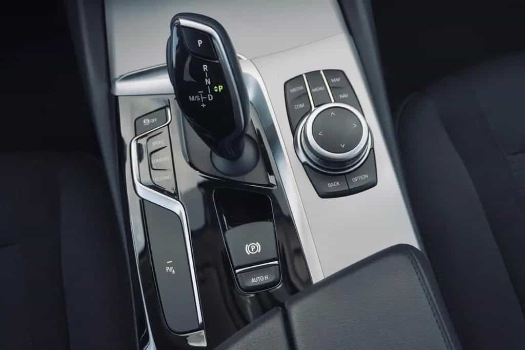 BMW 520 i Touring Parkassistent Klimaaut. Shz 10/2019-photo-19