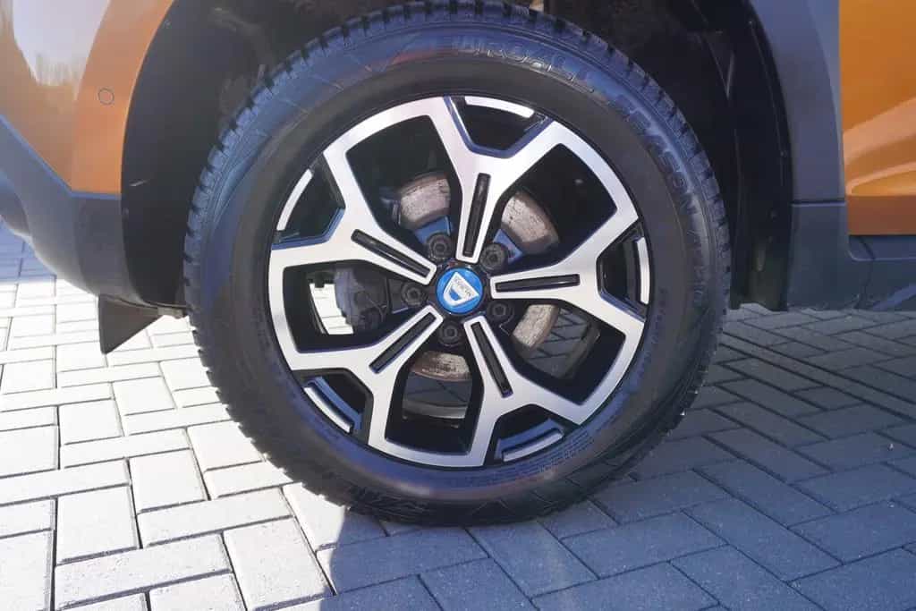 Dacia Duster II 1.3 TCE Celebration Navi 360° AHK PDC 12/2020-photo-32