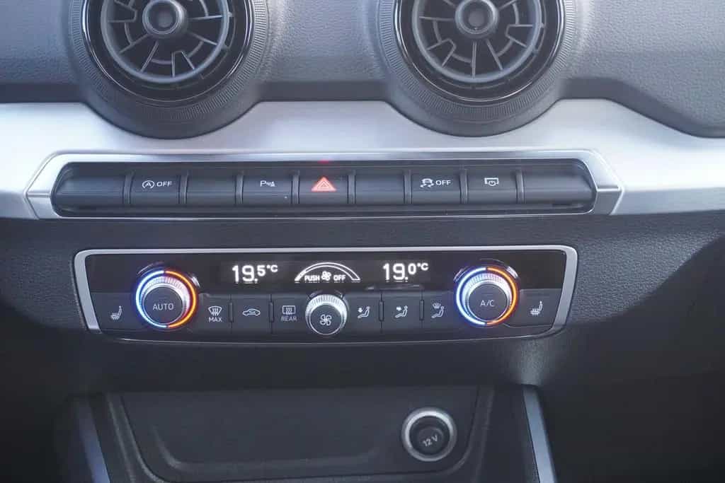 Audi Q2 1.4 TFSI sport LED Klimaaut. Sitzheizung PDC 05/2017-photo-16