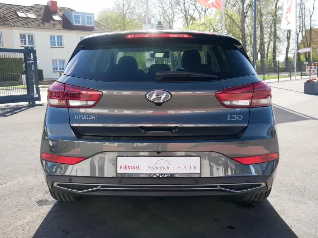 Hyundai i30 1.5 Prime Mild-Hybrid LED Navi Kamera 09/2021-photo-3