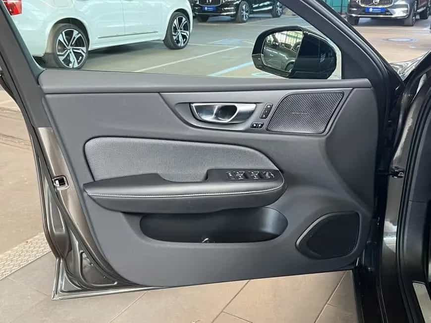 Volvo S60 B4 R-Design Glasd 360° PilotAssist 19'' Stan 07/2022-photo-16