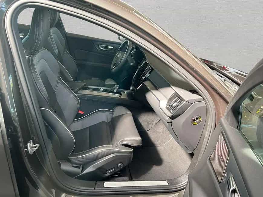 Volvo S60 B4 R-Design Glasd 360° PilotAssist 19'' Stan 07/2022-photo-18