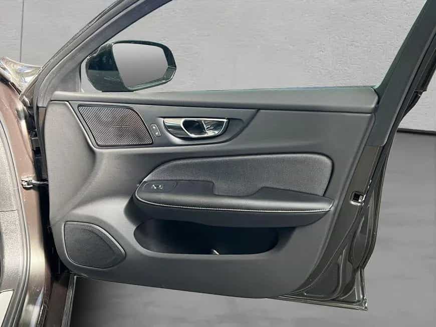 Volvo S60 B4 R-Design Glasd 360° PilotAssist 19'' Stan 07/2022-photo-19