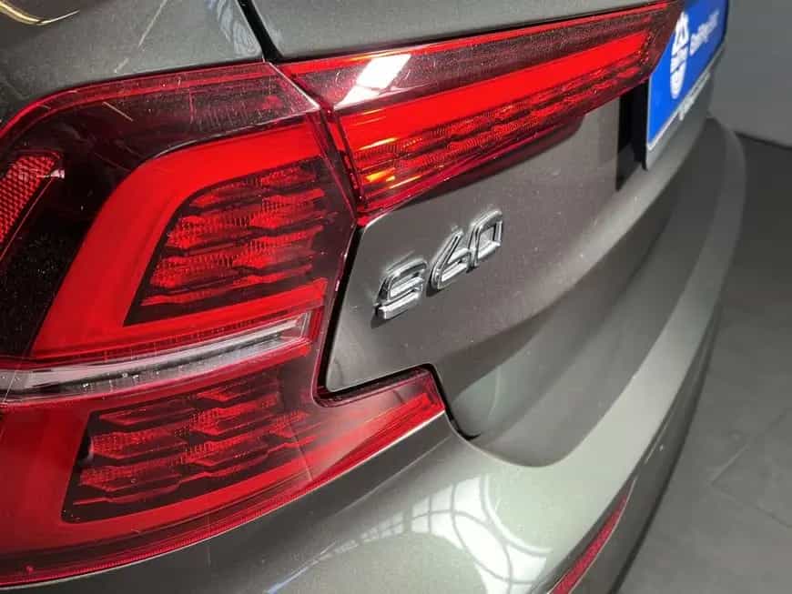 Volvo S60 B4 R-Design Glasd 360° PilotAssist 19'' Stan 07/2022-photo-24