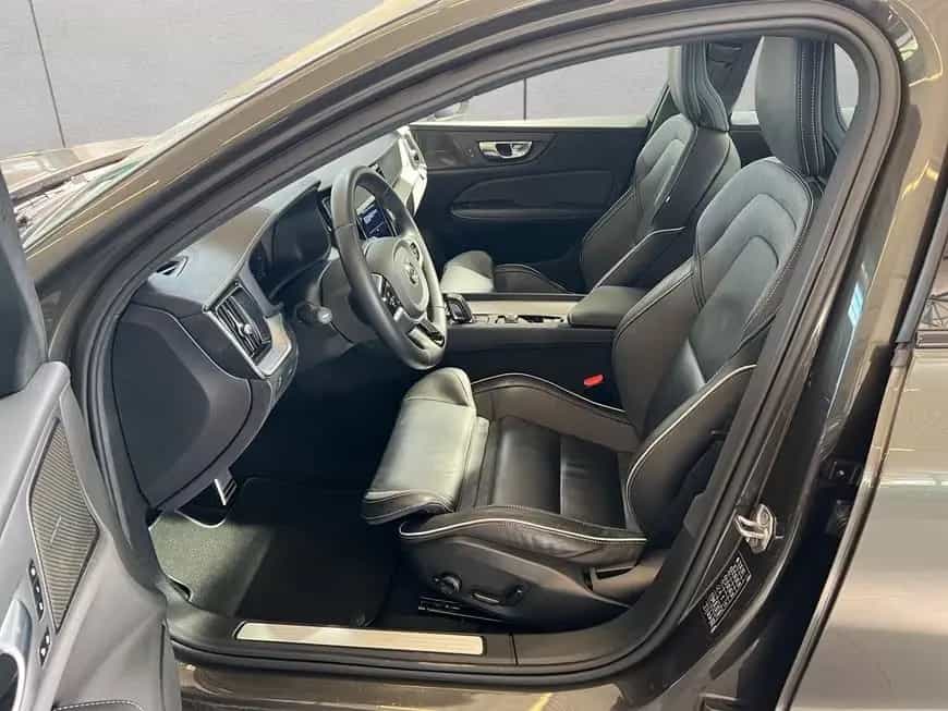 Volvo S60 B4 R-Design Glasd 360° PilotAssist 19'' Stan 07/2022-photo-9