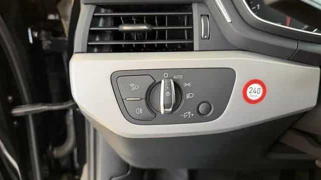 Audi A4 Avant QUATTRO*S LINE*ACC*AUTOMATIK*NAVI*PANO* 01/2020-photo-32