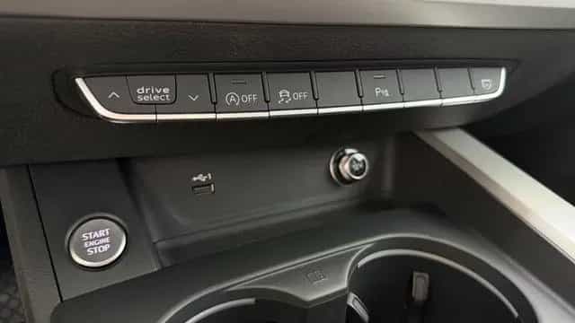 Audi A4 Avant QUATTRO*S LINE*ACC*AUTOMATIK*NAVI*PANO* 01/2020-photo-33