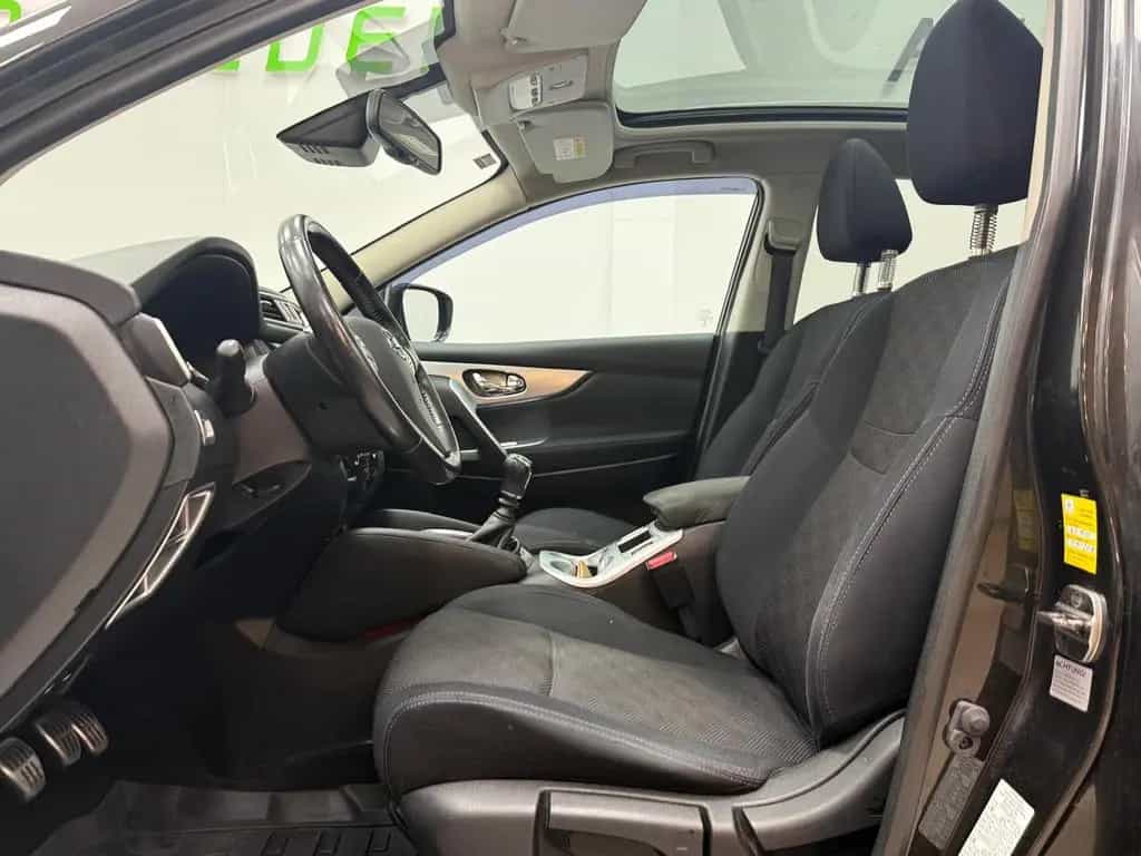 Nissan Qashqai Visia PANORAMA / 360°KAMERA / TEMPOMAT 08/2015-photo-9