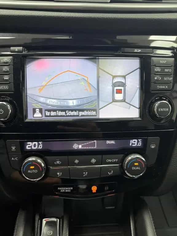 Nissan Qashqai Visia PANORAMA / 360°KAMERA / TEMPOMAT 08/2015-photo-16
