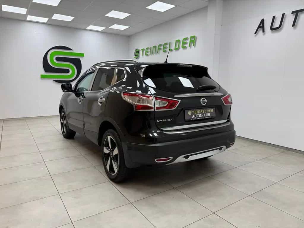 Nissan Qashqai Visia PANORAMA / 360°KAMERA / TEMPOMAT 08/2015-photo-3