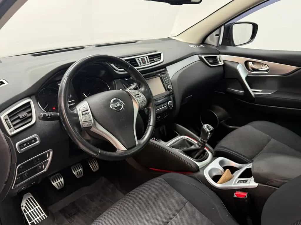 Nissan Qashqai Visia PANORAMA / 360°KAMERA / TEMPOMAT 08/2015-photo-7