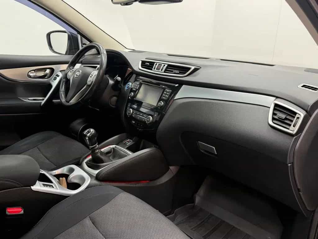 Nissan Qashqai Visia PANORAMA / 360°KAMERA / TEMPOMAT 08/2015-photo-8