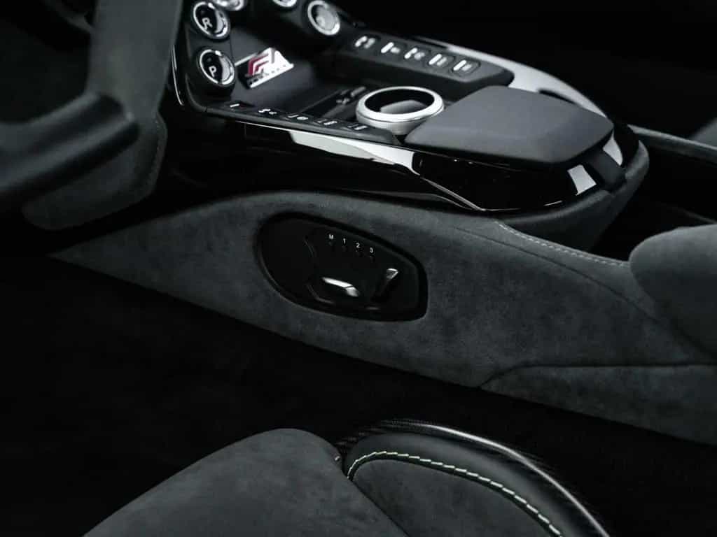 Aston Martin V8 Vantage F1 Edition 10/2022-photo-28