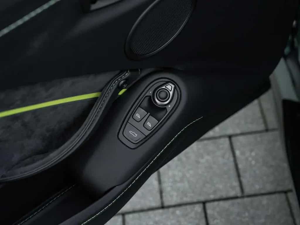 Aston Martin V8 Vantage F1 Edition 10/2022-photo-29