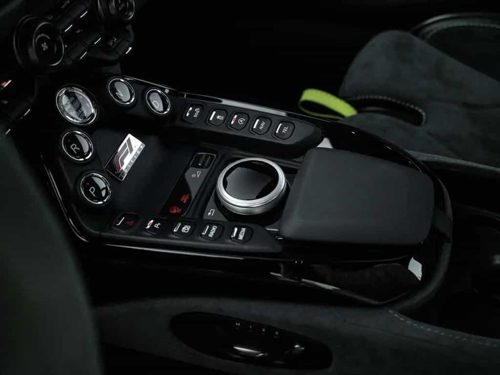 Aston Martin V8 Vantage F1 Edition 10/2022-photo-34