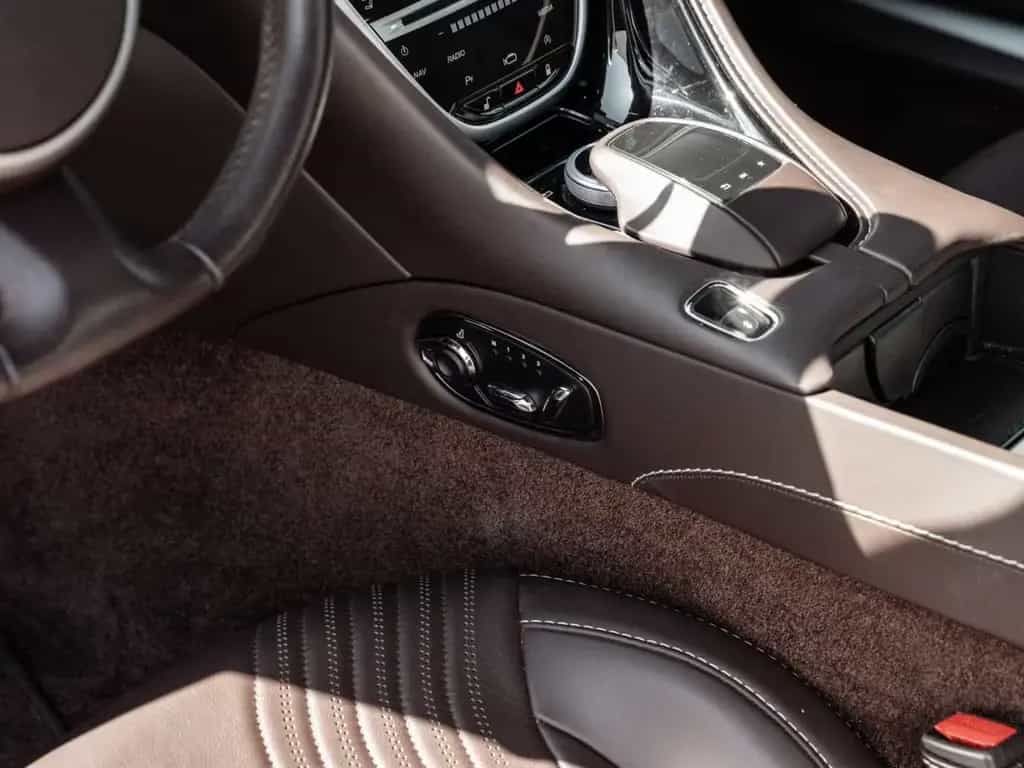 Aston Martin DB11 V8 Coupe Touchtronic 05/2018-photo-25