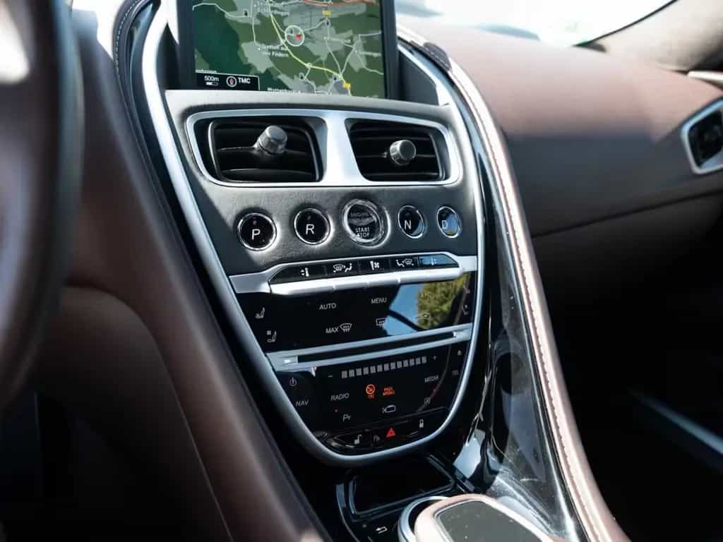 Aston Martin DB11 V8 Coupe Touchtronic 05/2018-photo-32