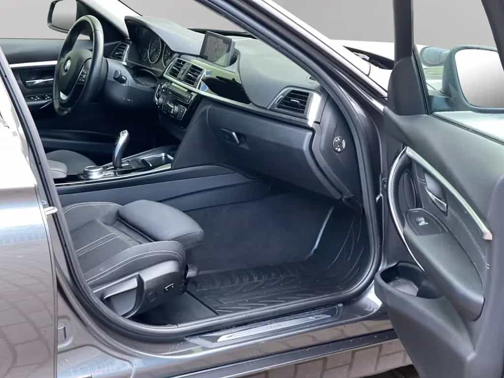 BMW 340 i TOURING SPORT AUTOMAT. SCHECKHEFT GARANTIE 02/2019-photo-17