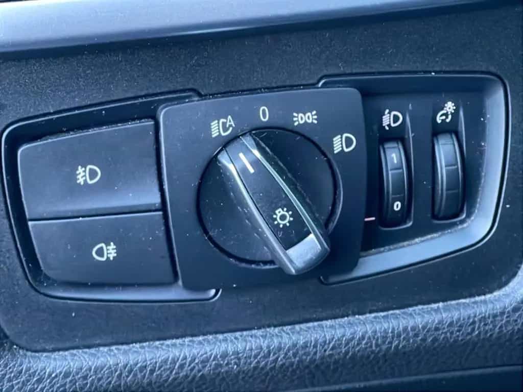 BMW 340 i TOURING SPORT AUTOMAT. SCHECKHEFT GARANTIE 02/2019-photo-38