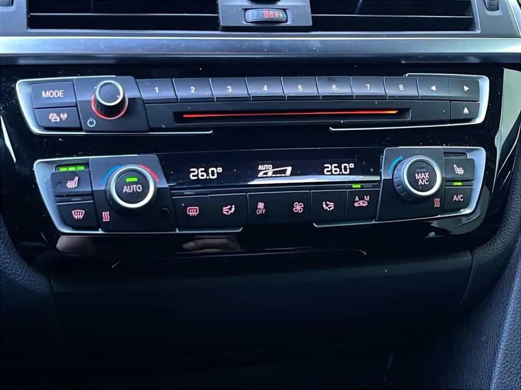 BMW 340 i TOURING SPORT AUTOMAT. SCHECKHEFT GARANTIE 02/2019-photo-42