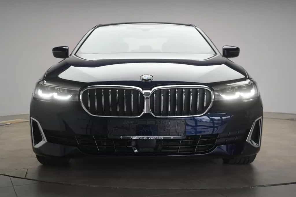 BMW 5 Series 520 i Luxury Line 11/2020-photo-1