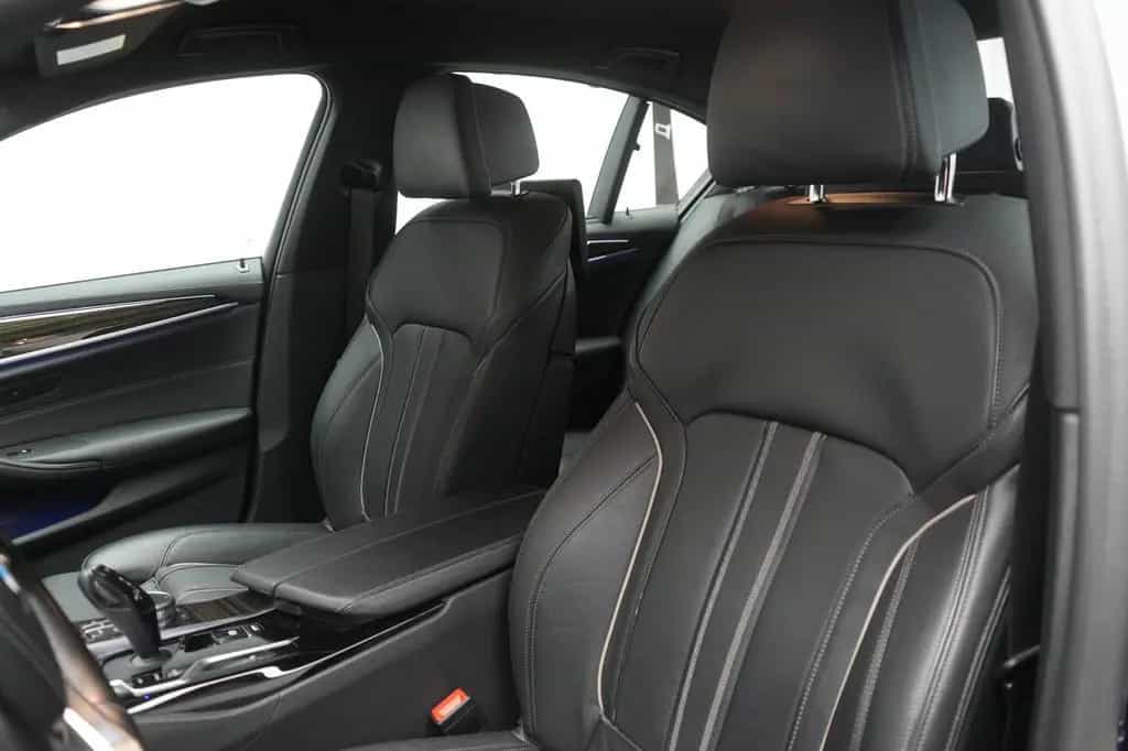 BMW 5 Series 520 i Luxury Line 11/2020-photo-10