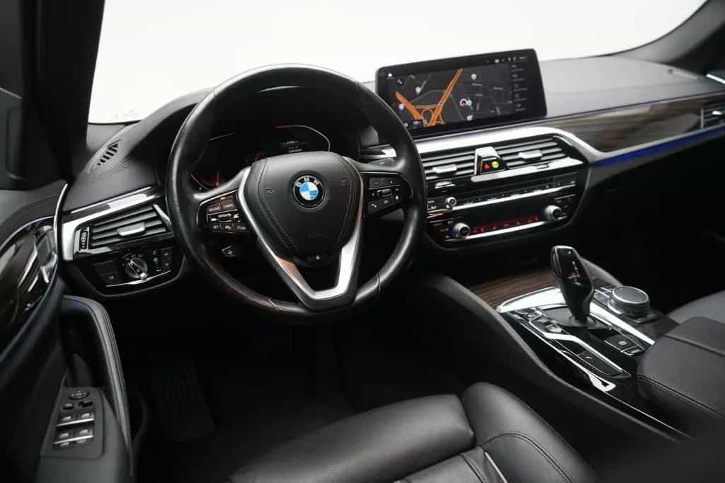 BMW 5 Series 520 i Luxury Line 11/2020-photo-13