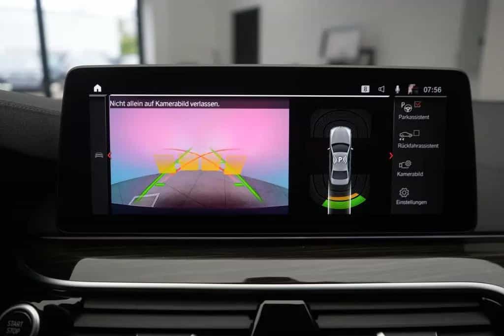 BMW 5 Series 520 i Luxury Line 11/2020-photo-15