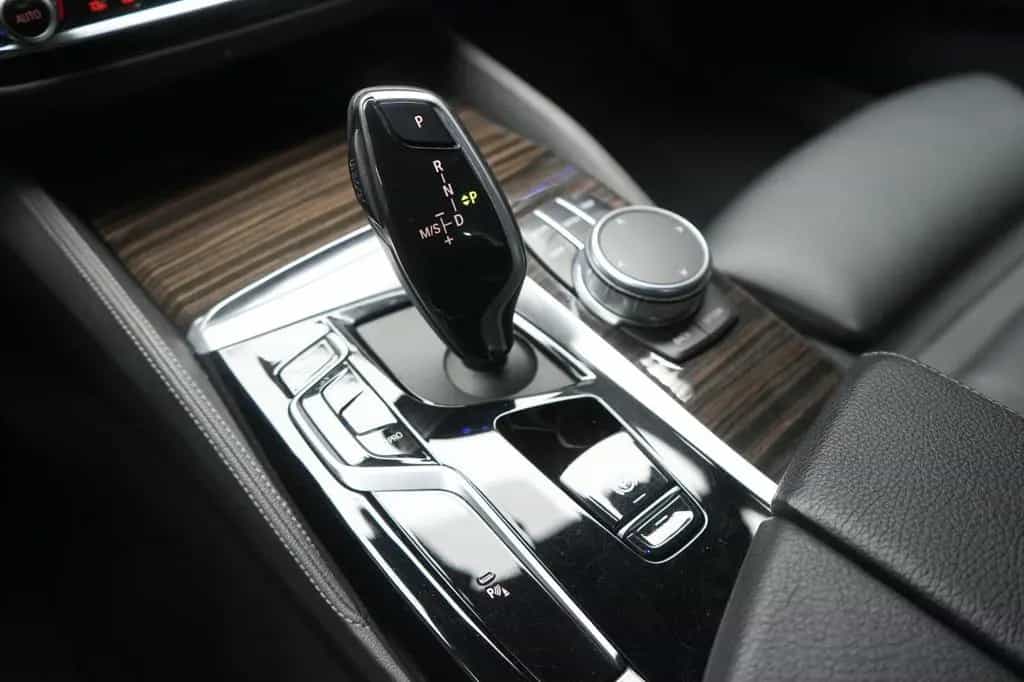BMW 5 Series 520 i Luxury Line 11/2020-photo-18
