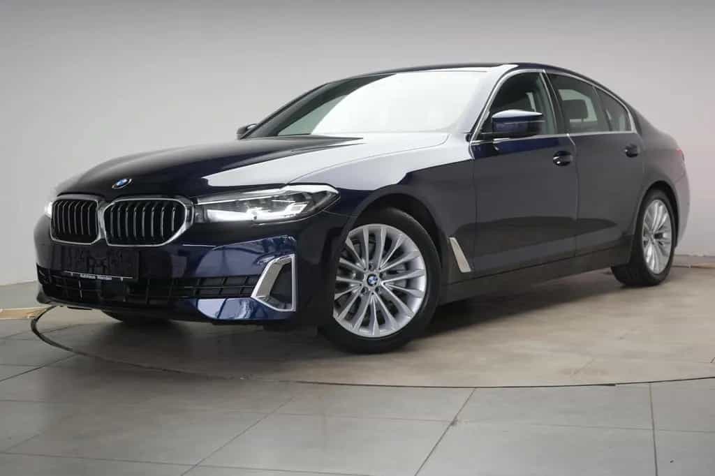 BMW 5 Series 520 i Luxury Line 11/2020-photo-2