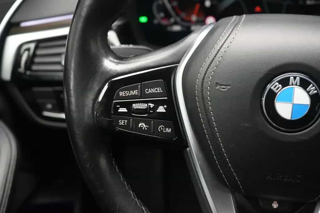 BMW 5 Series 520 i Luxury Line 11/2020-photo-20