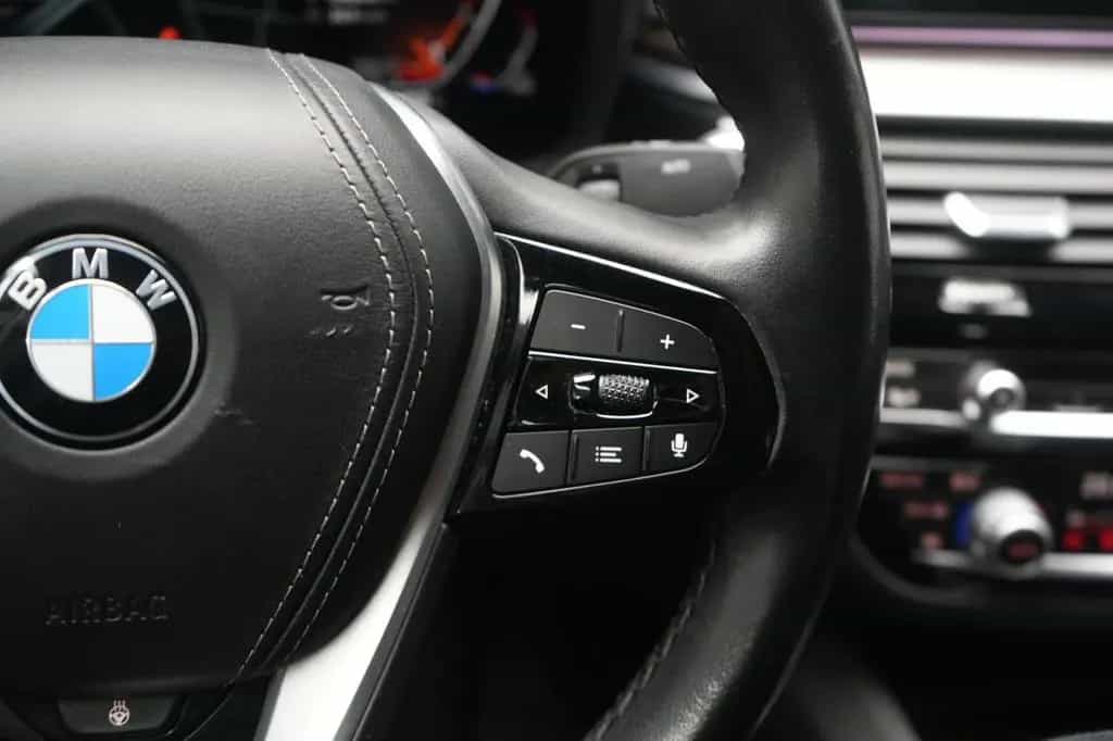 BMW 5 Series 520 i Luxury Line 11/2020-photo-21