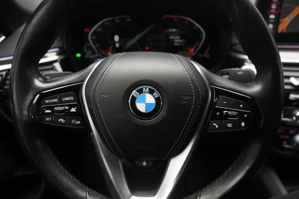BMW 5 Series 520 i Luxury Line 11/2020-photo-22