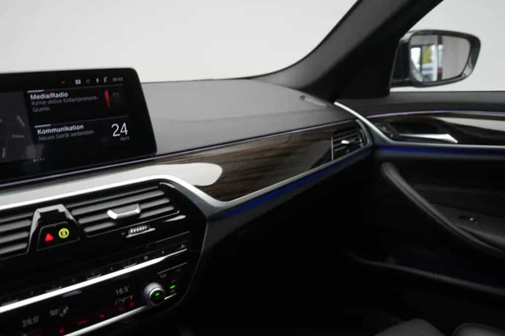 BMW 5 Series 520 i Luxury Line 11/2020-photo-26