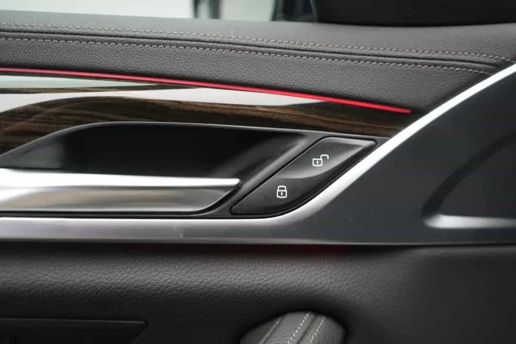 BMW 5 Series 520 i Luxury Line 11/2020-photo-27