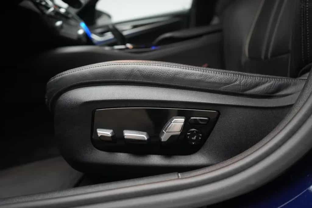 BMW 5 Series 520 i Luxury Line 11/2020-photo-29