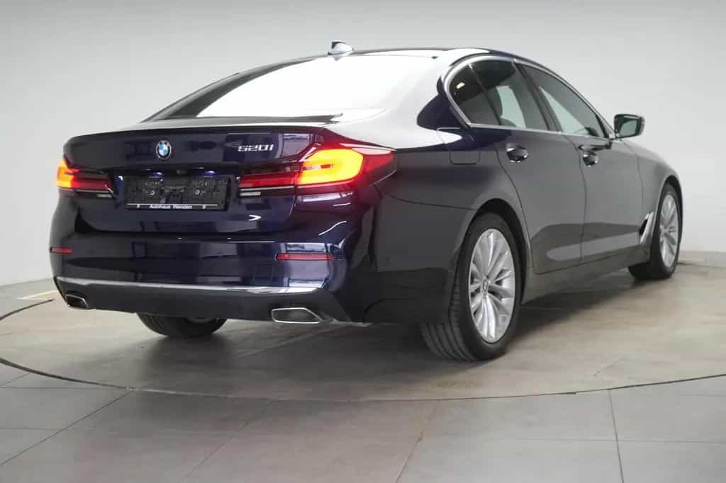 BMW 5 Series 520 i Luxury Line 11/2020-photo-3