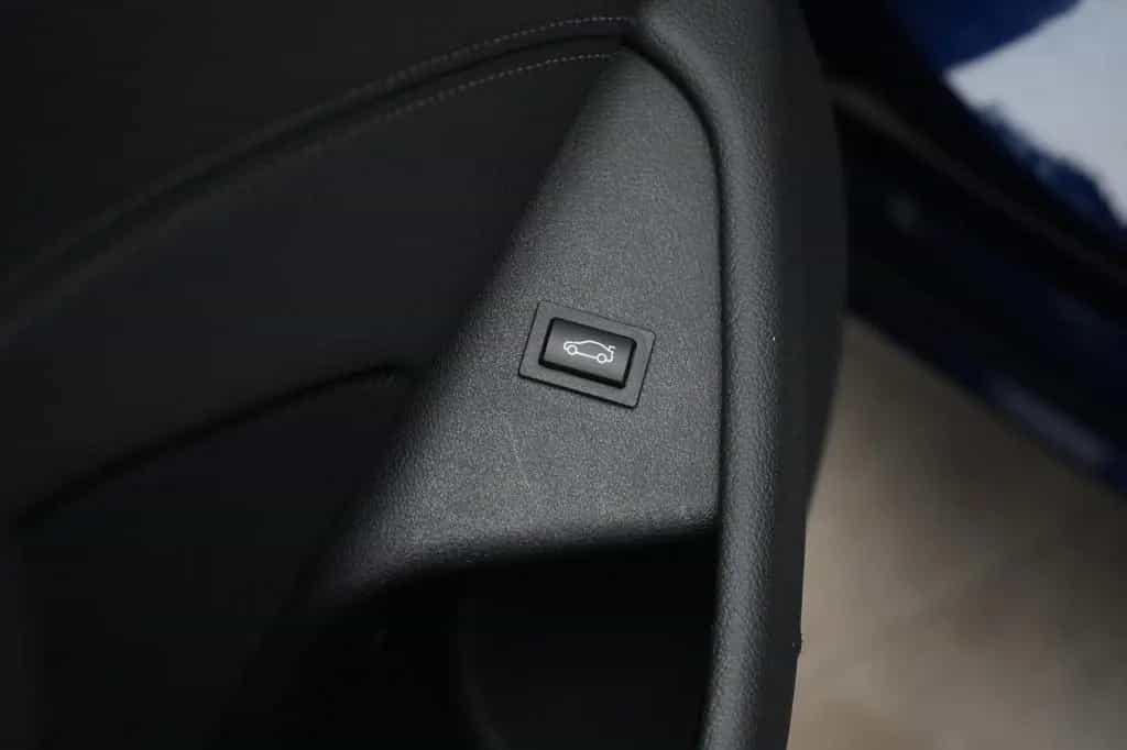 BMW 5 Series 520 i Luxury Line 11/2020-photo-30
