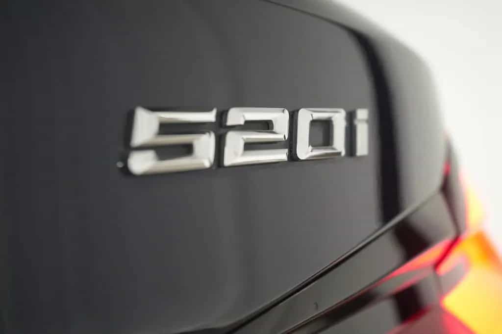 BMW 5 Series 520 i Luxury Line 11/2020-photo-32