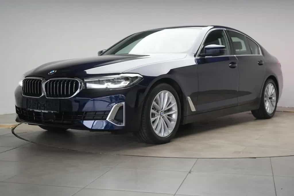 BMW 5 Series 520 i Luxury Line 11/2020-photo-34