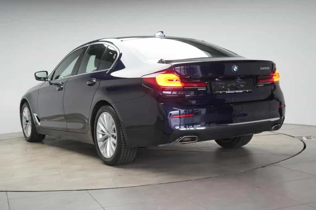 BMW 5 Series 520 i Luxury Line 11/2020-photo-4
