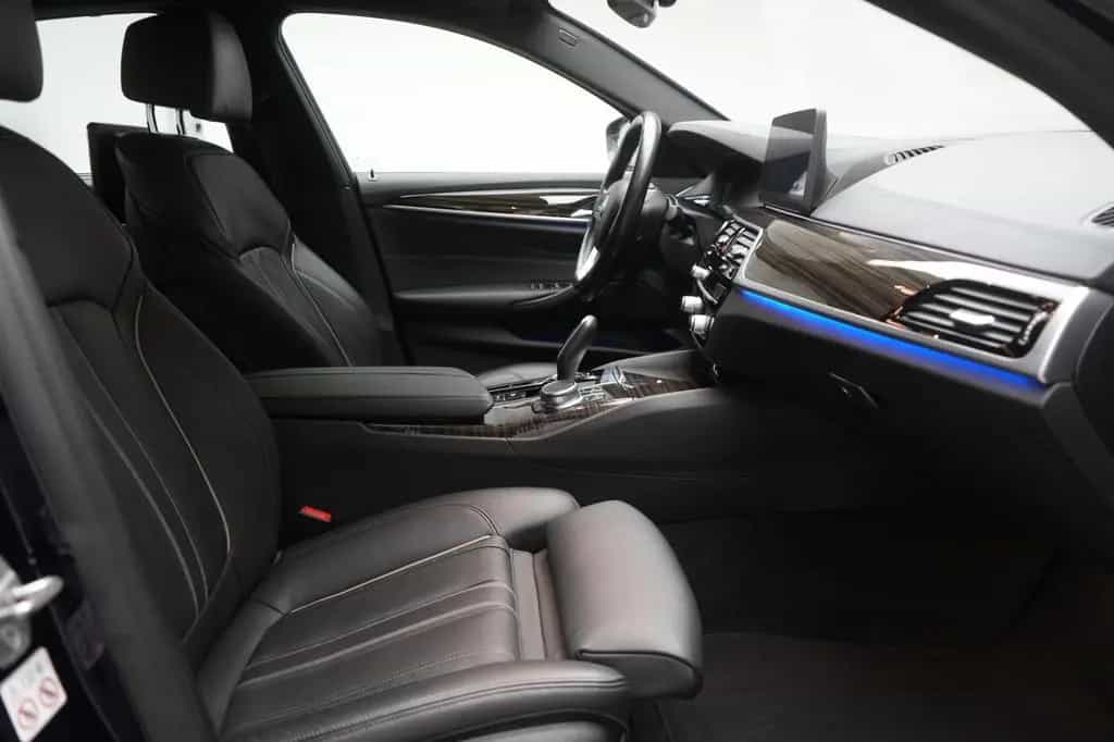 BMW 5 Series 520 i Luxury Line 11/2020-photo-5