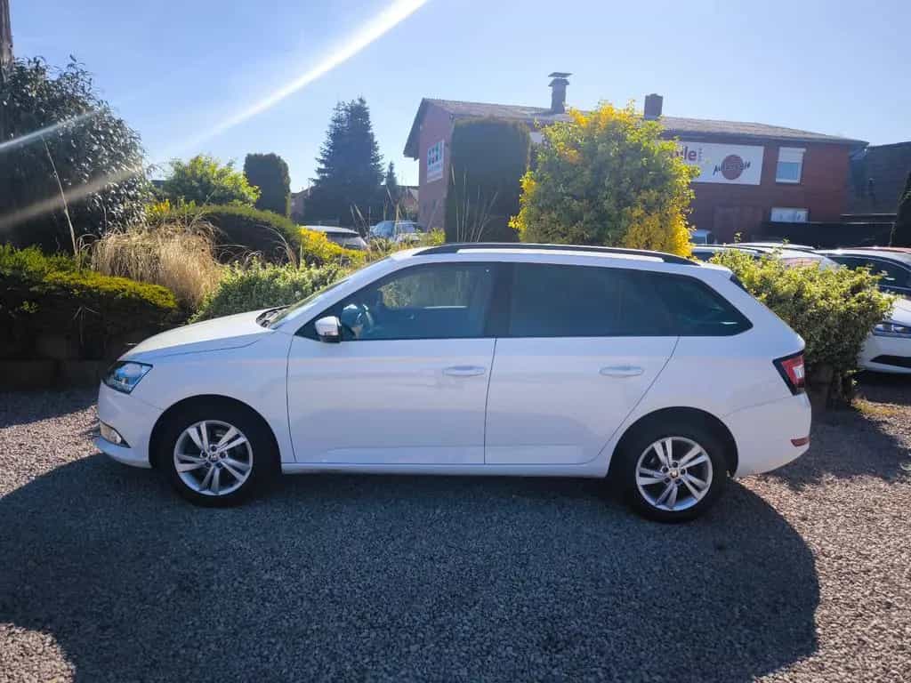 Skoda Fabia Combi Style *Navi,Klimatr,Sitzhzg,PDC,APP* 11/2020-photo-2
