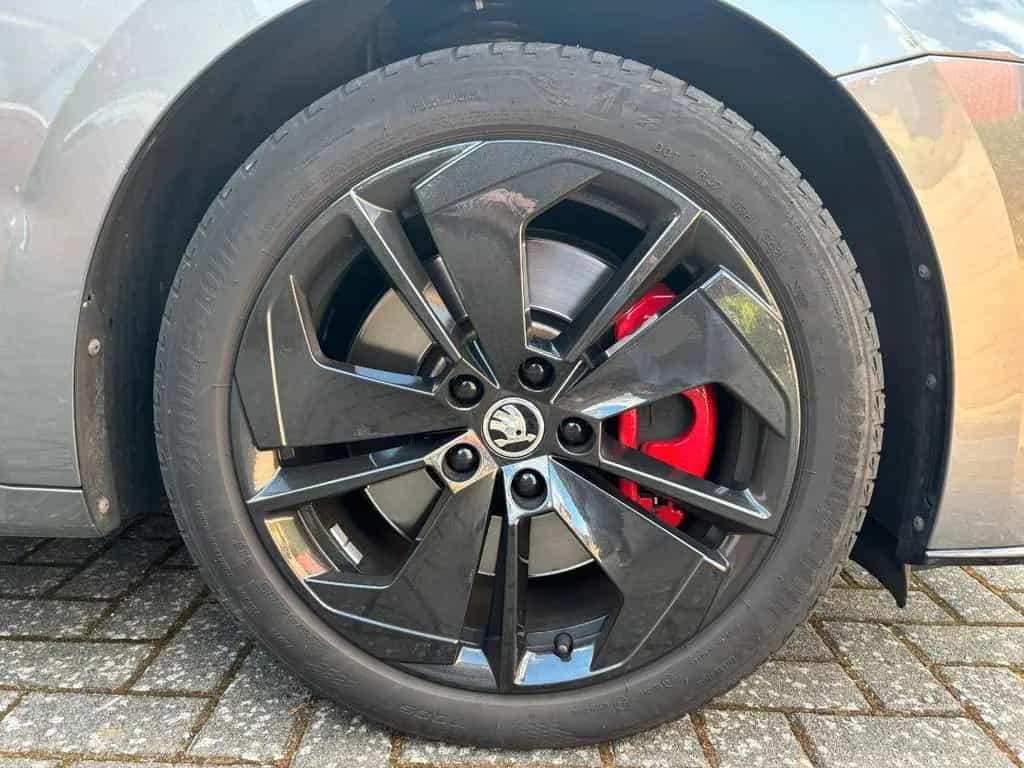 Skoda Octavia 2.0 TSI DSG RS Combi RS 02/2022-photo-8